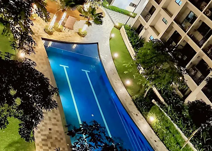 3 Condos*8 Beds*3 Bathrooms*3 Kitchens*4 Pools*@ Shore2 Moa Apartment